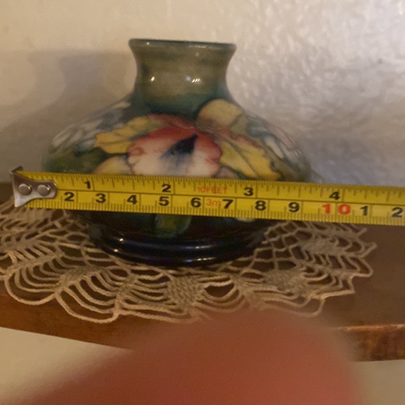 Moorcroft Orchid Pattern Sqaut Vase made in England - Picture 7 of 8